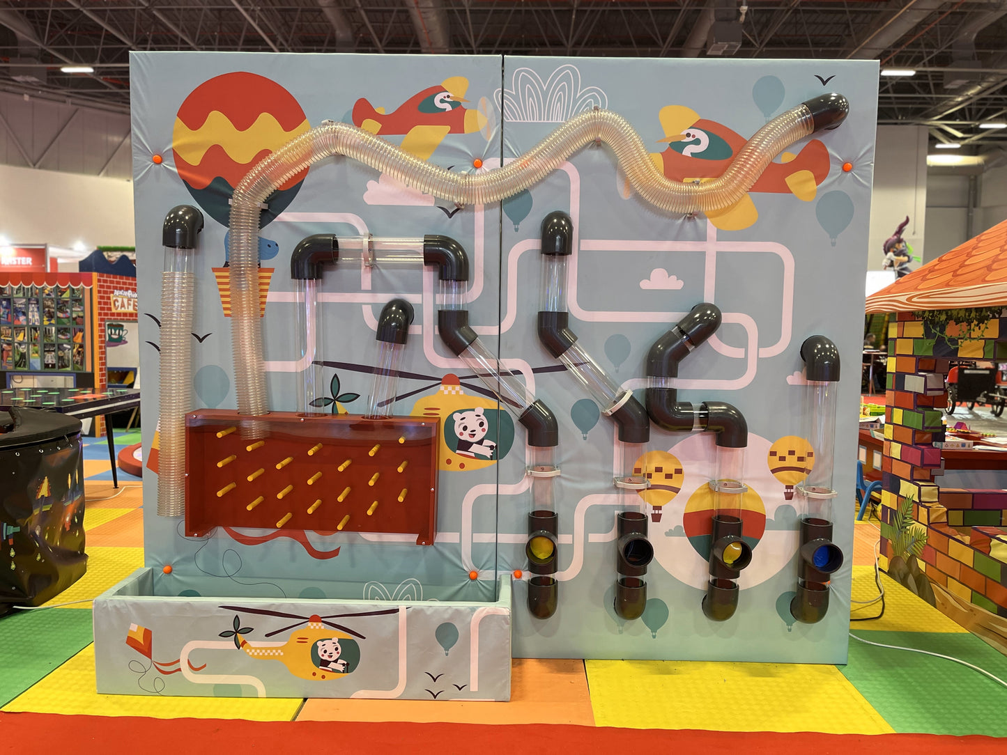 Air-Maze with Multiple Panels